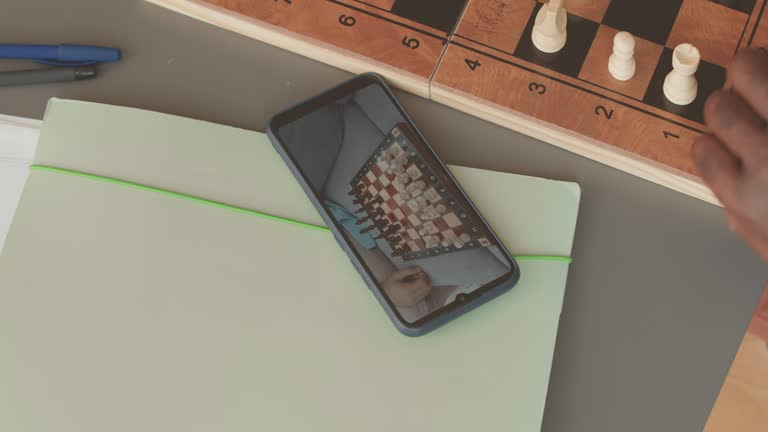 Customize characters and progress levels in mobile online gaming