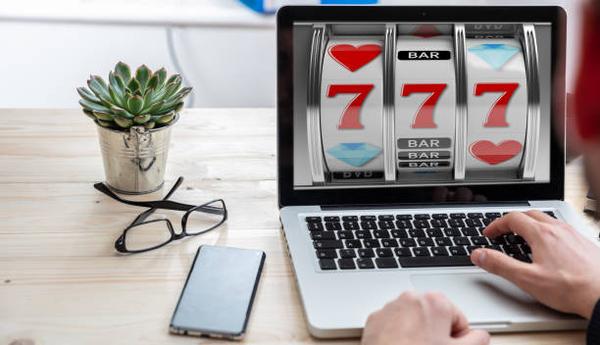 Explore Live Dealer Games through the best online casino sites Singapore for Gamers
